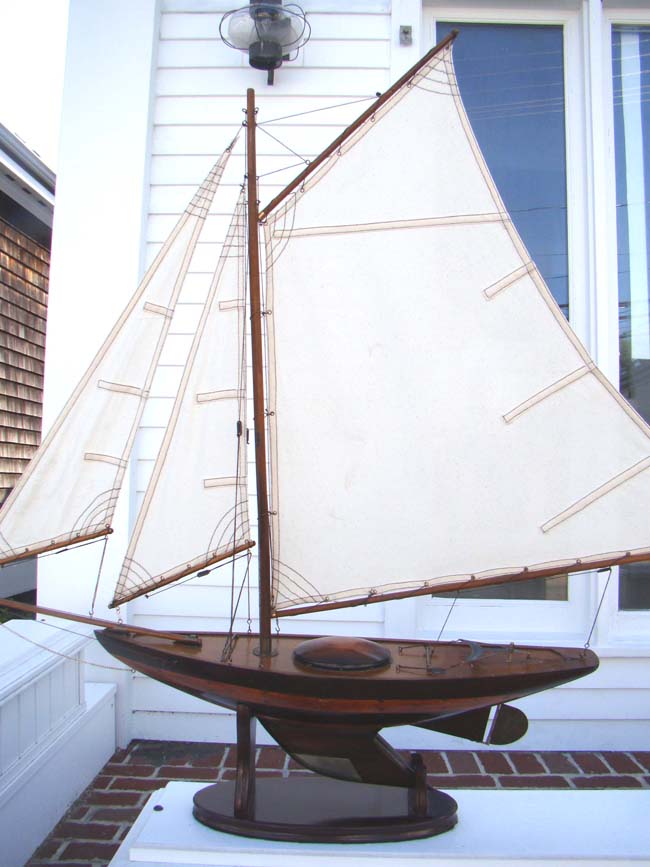 A lovely vintage gaff-rigged Pond Boat